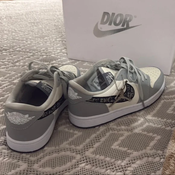Nike Dior style Gray and White Athletic Shoes with Sleek Design - Picture 2 of 7